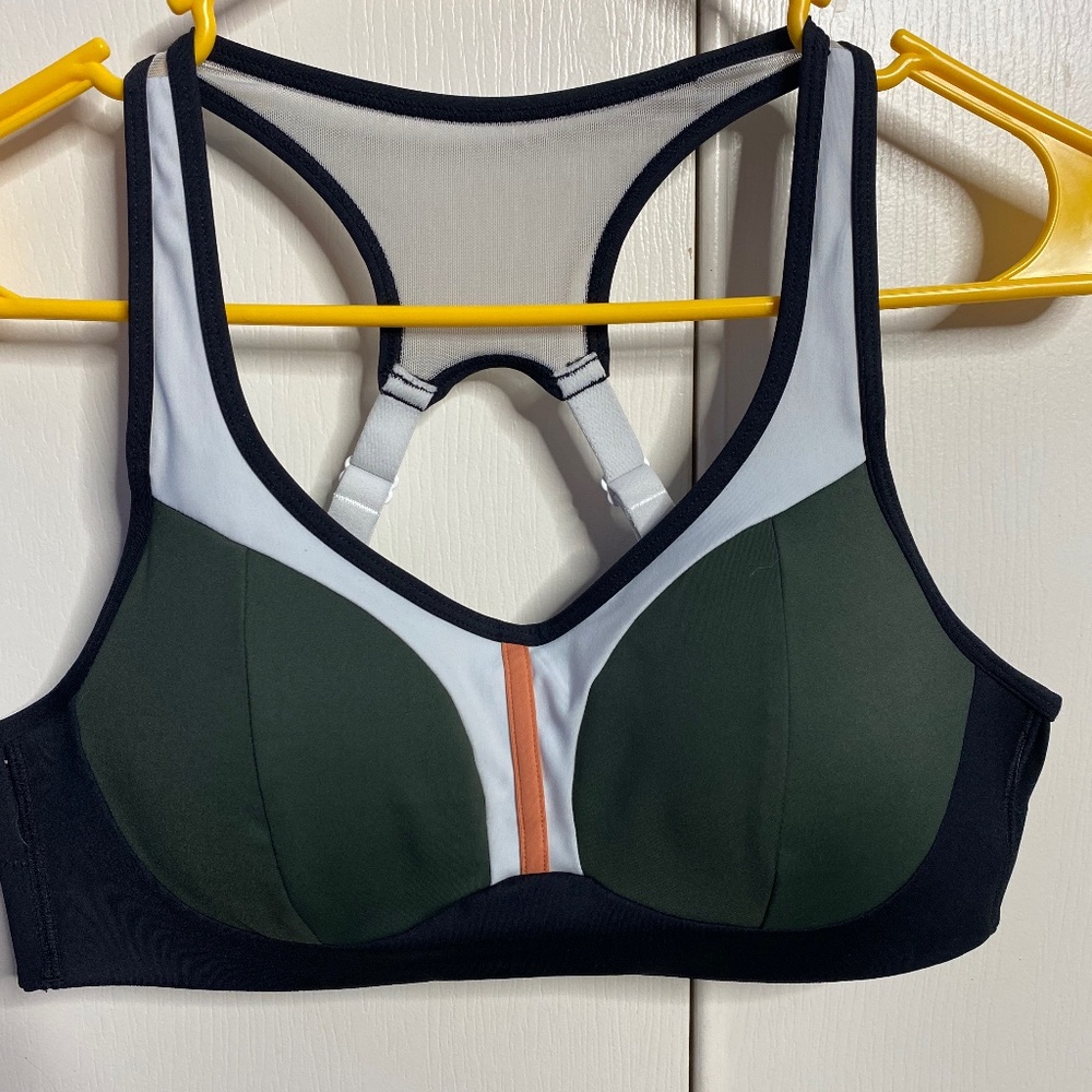 Colorblock sports bra